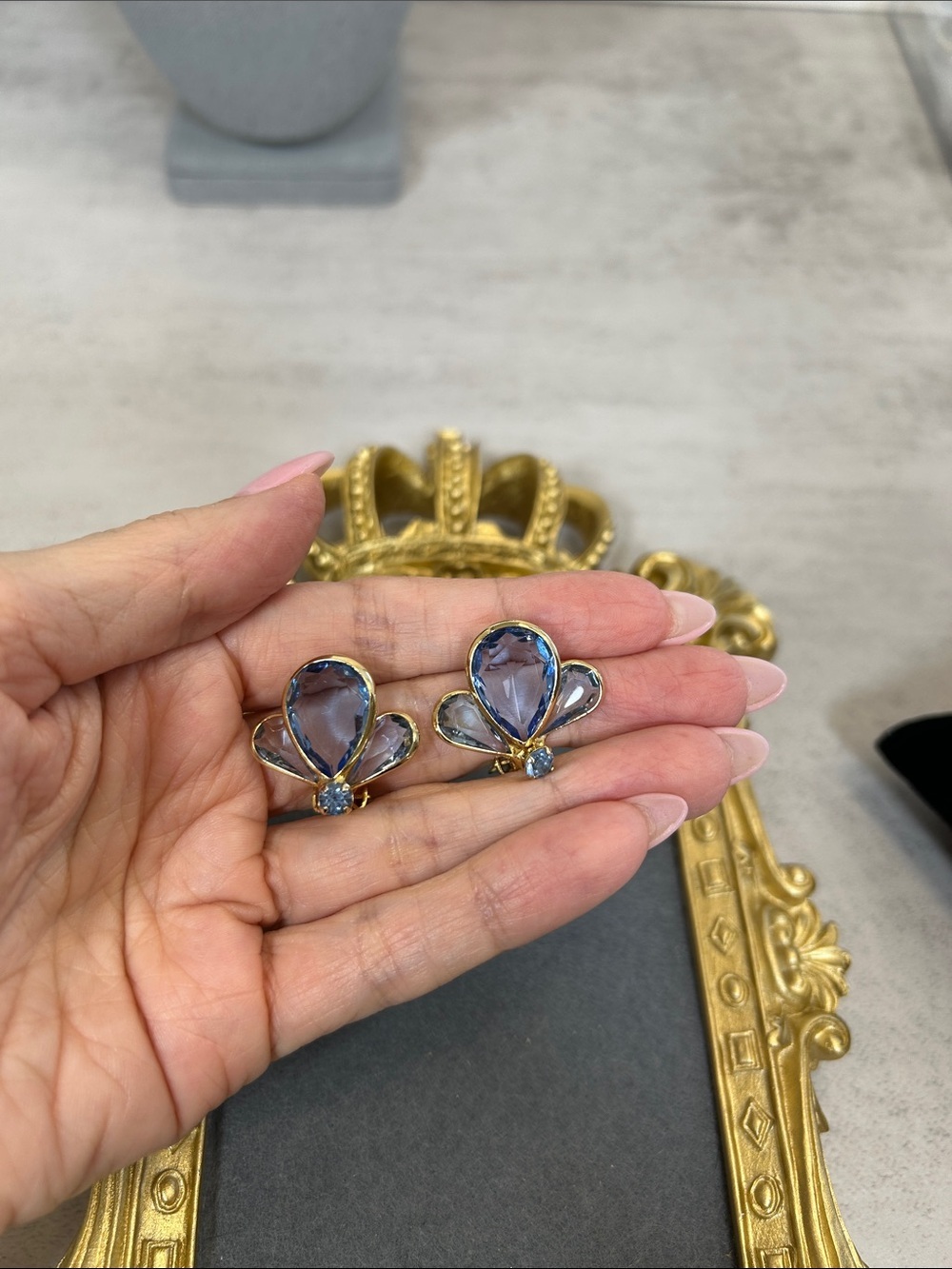 Vintage Gold-Tone Blue Crystal Teardrop Clip On Earrings